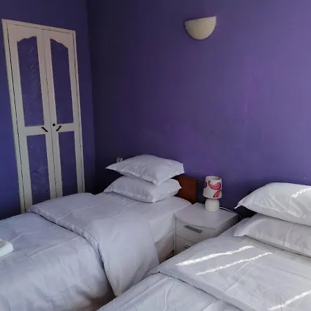 White House Guest house 2*