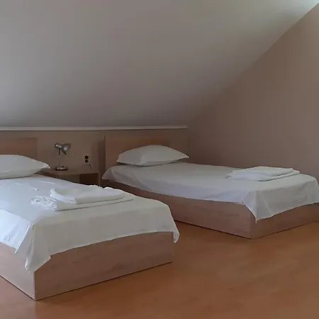 White House Guest house 2*